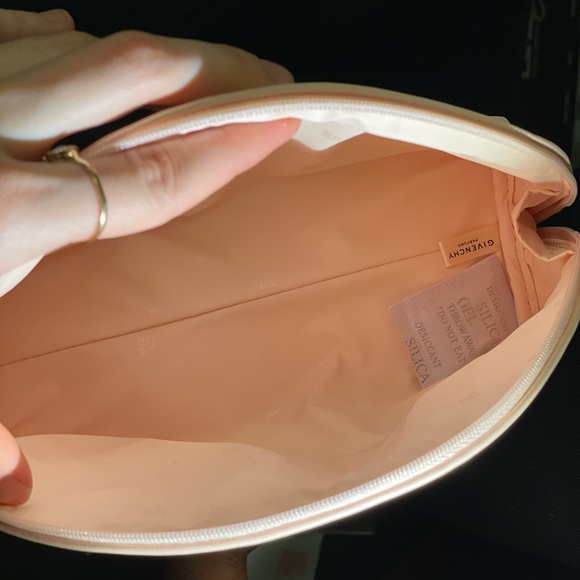 Pink GIVENCHY pouch bag - Picture 6 of 7